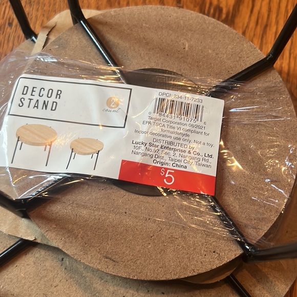 NEW BUNDLE OF STORAGE ITEMSz. 3 woven trays and 2 sets of decor stands - Picture 6 of 6